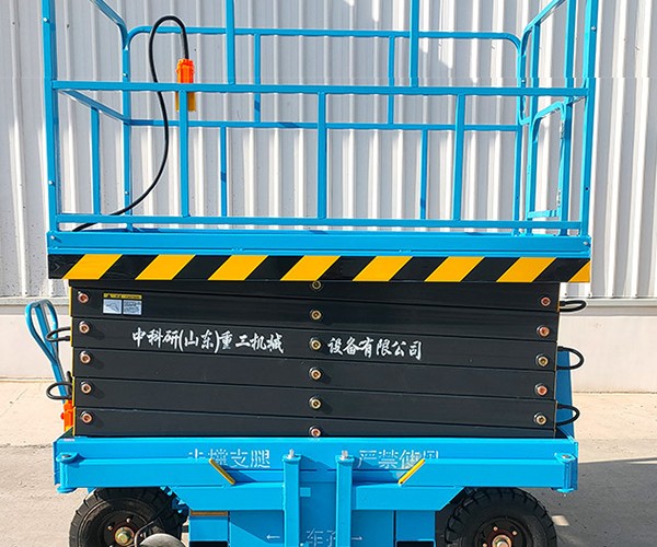 临湘自行走升降机